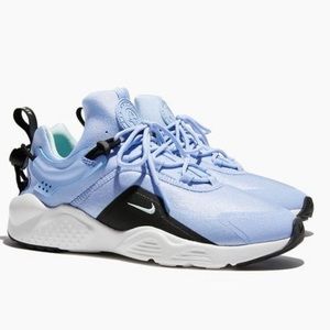 Women’s Nike Blue Air Huarache City Move Low Tops
